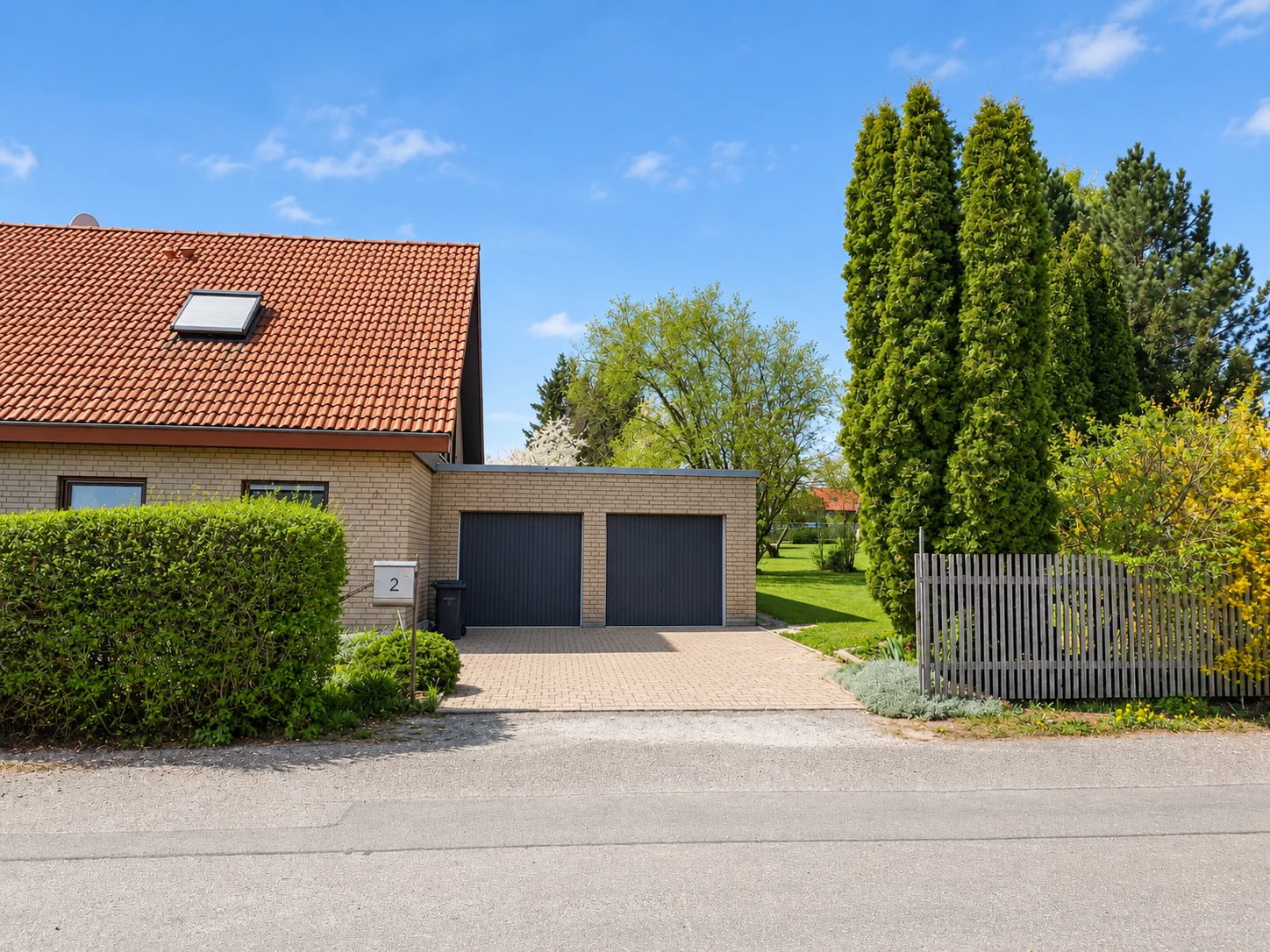 Einfamilienhaus mit Doppelgarage und Garten in Großschwabhausen